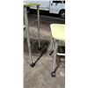 Image 8 : 2 HERMAN MILLER ADJUSTABLE HEIGHT ROLLING WORKSTATION / STANDS - GREEN