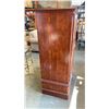 Image 10 : WARDROBE