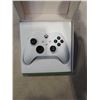 Image 2 : XBOX WIRELESS CONTROLLER FOR XBOX ONE, SERIES X/S, PC, ROBOT WHITE - TESTED WORKING, RETAIL $74