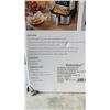 Image 3 : INSIGNIA 4.8L MECHANICAL CONTROL AIR FRYER TESTED AND WORKING, RETAIL $219