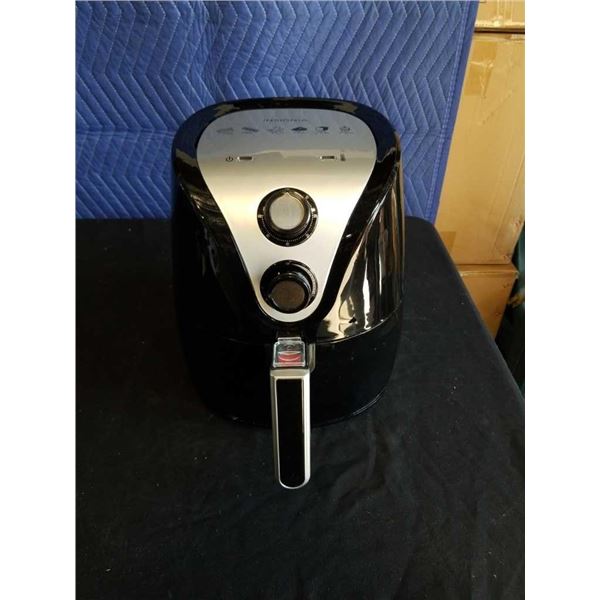 INSIGNIA 3.2 MECHANICAL CONTROL AIR FRYER TESTED AND WORKING, RETAIL $149