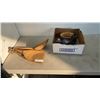 Image 1 : BOX OF COLLECTIBLES AND 2 WOODEN SCOOPS