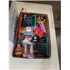 Image 2 : 2 BOXES OF COLLECTIBLES AND HISTORY BOOKS