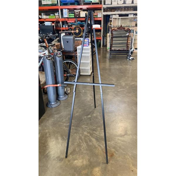 FOLDING EASEL