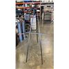 Image 1 : FOLDING EASEL