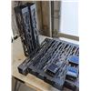 Image 2 : 10 TREE MOTIF METAL CASES WITH 7 SOLAR TOPS AND 10 STAKES