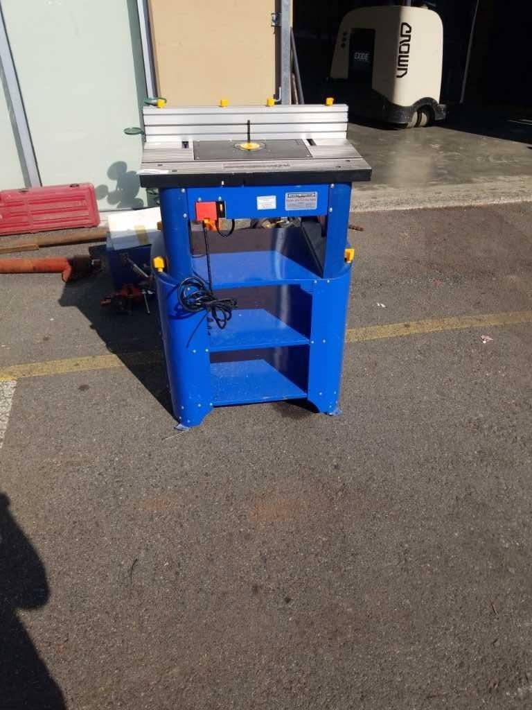 CENTRAL MACHINERY ROUTER WITH FULL SIZE TABLE