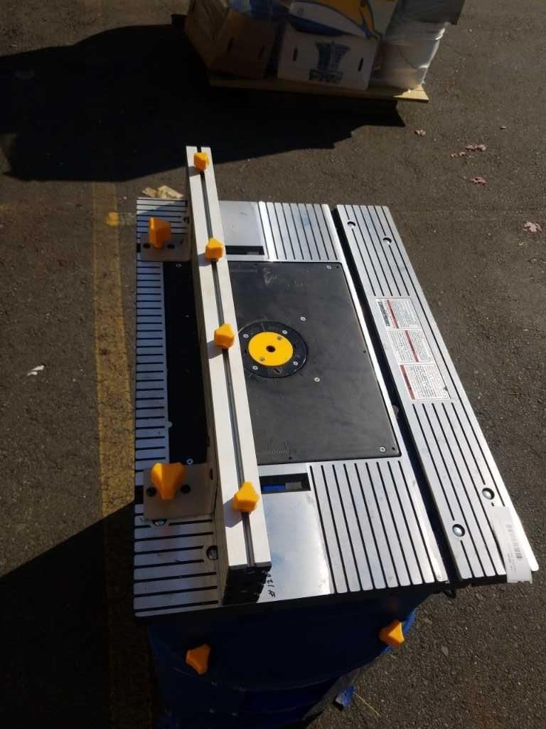 CENTRAL MACHINERY ROUTER WITH FULL SIZE TABLE