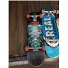 Image 2 : 3 LOST PROPERTY SKATEBOARDS