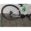 Image 2 : WHITE NORTHROCK BIKE
