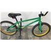 Image 2 : GREEN BMX BIKE