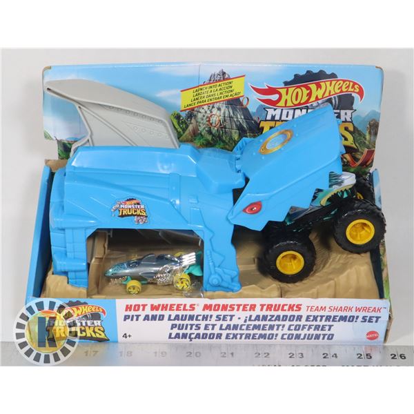 DAMAGED PACKAGING HOTWHEELS MONSTER TRUCKS