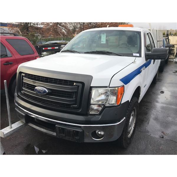 2013 FORD F150 XL, 4DR EXT CAB TRUCK, WHITE, VIN 1FTVX1ET3DKD17808