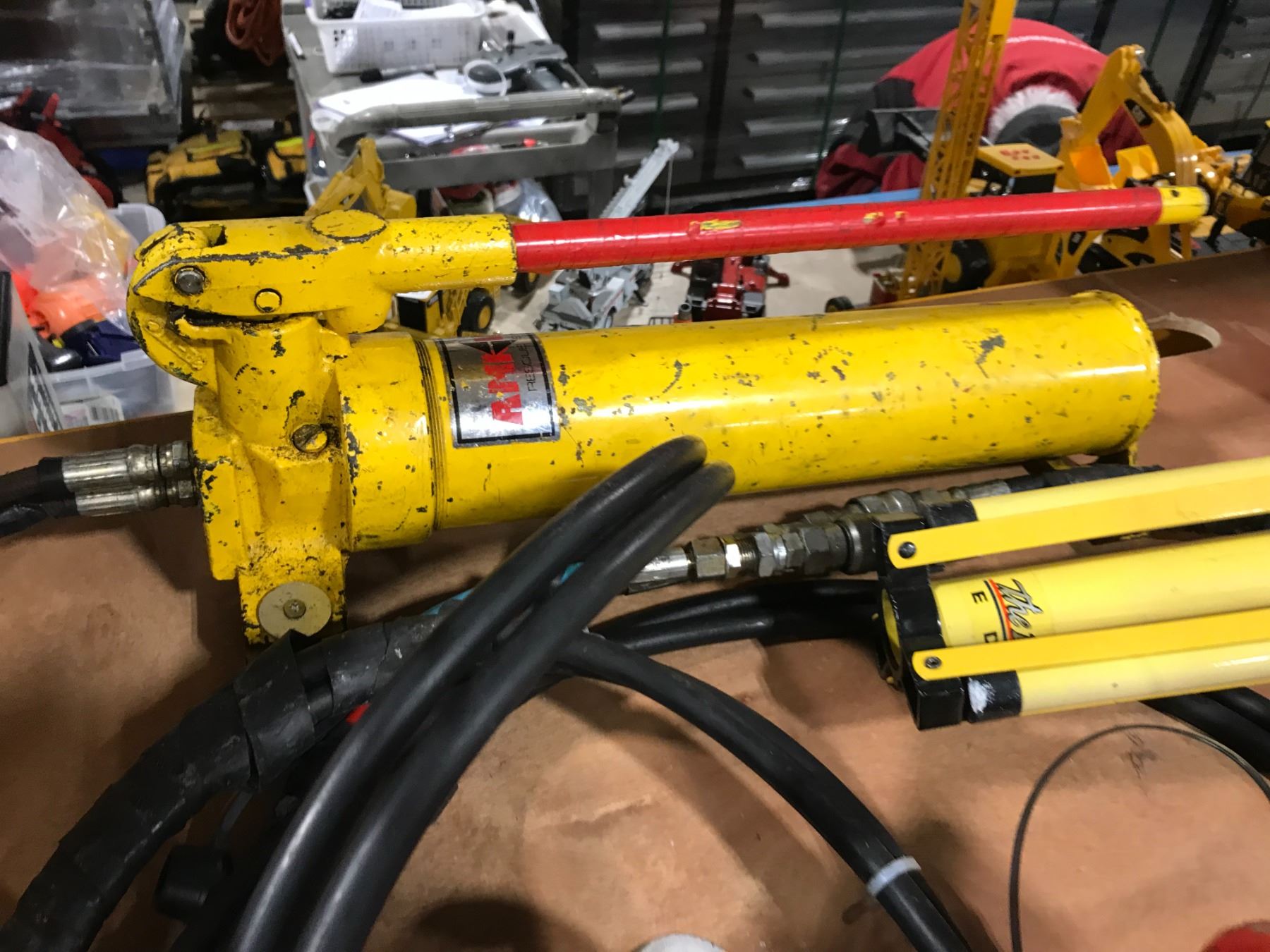 CENTAUR RESCUE TOOLS HYDRAULIC HEAVY DUTY CUTTING TOOL WITH AMKUS ...