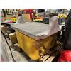 Image 2 : 40" X 30" RADIATOR AND LARGE METAL FLUID RESERVOIR