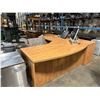Image 2 : LIGHT WOOD L-SHAPED EXECUTIVE DESK WITH 3 DRAWER PEDESTAL