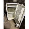 Image 2 : WHITE SANYO SINGLE DOOR BAR REFRIGERATOR