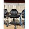 Image 2 : 4 BLACK LEATHER STYLE MULTI ADJUSTABLE STENO OFFICE CHAIRS