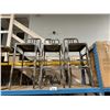 Image 2 : 3 CHROME BAR HEIGHT METAL STOOLS