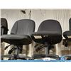 Image 2 : 4 ASSORTED MOBILE ADJUSTABLE OFFICE CHAIRS