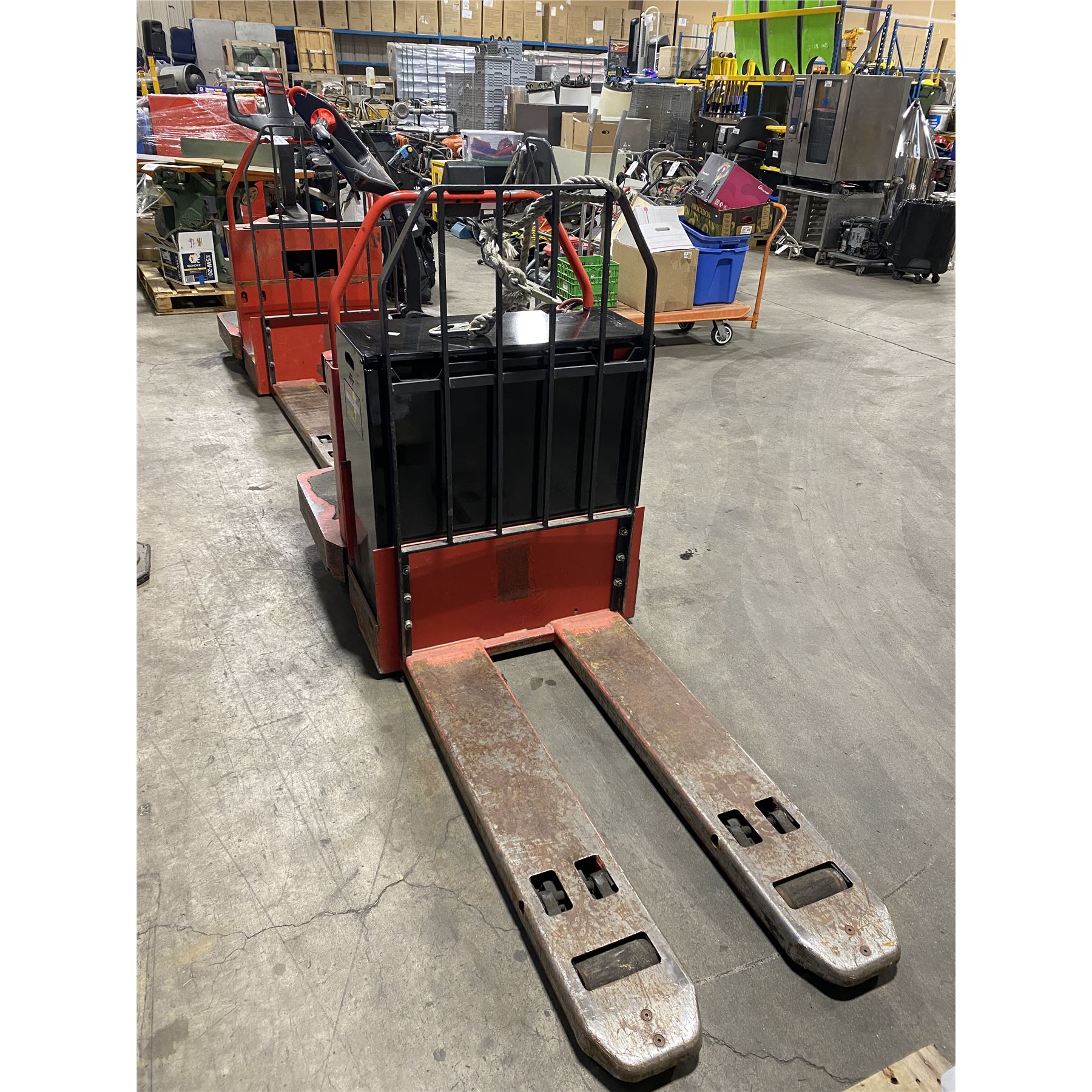 Raymond Rideable Jack RAYMOND 112TM-FRE60L 24V 6000LBS CAPACITY INDUSTRIAL SINGLE PALLET ...