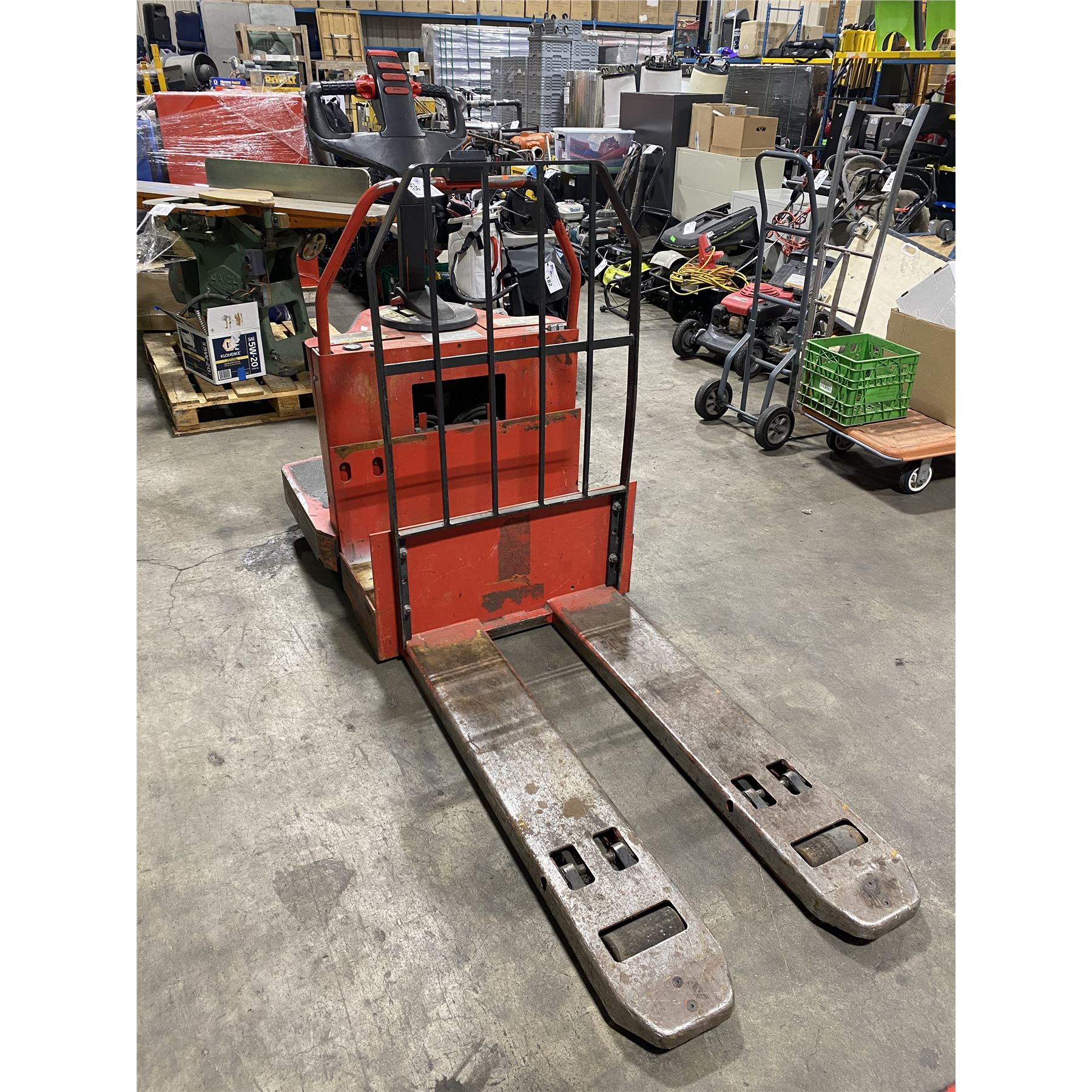 Raymond Rideable Jack RAYMOND 112TM-FRE60L 24V 6000LBS CAPACITY INDUSTRIAL SINGLE PALLET ...