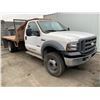 Image 2 : 2005 FORD F450 FLAT DECK, XL SUPER DUTY, WHITE, DIESEL, VIN 1FDXF46P15EA30946