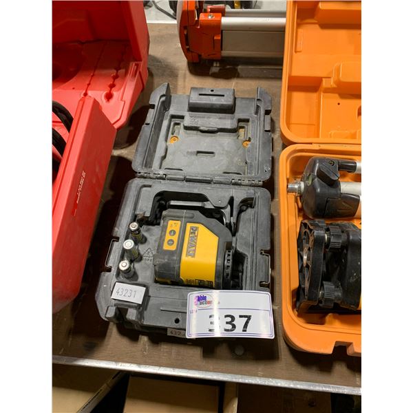 DEWALT DW087 LASER CHALK LINE INDUSTRIAL LASER LINE GENERATOR WITH CLIP IN HARD TRANSPORT CASE