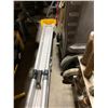 Image 2 : DEWALT DW723 INDUSTRIAL PORTABLE MITER SAW STAND WITH SAW CLIPS