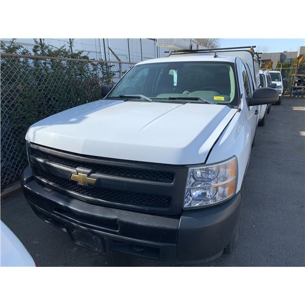 2011 CHEVROLET SILVERADO, 4DR EXTENDED CAB, WHITE, VIN 1GCRKPEA2BZ367587