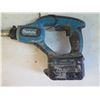 Image 2 : Makita XRV01 Cordless Handheld Concrete Vibrator (No battery)