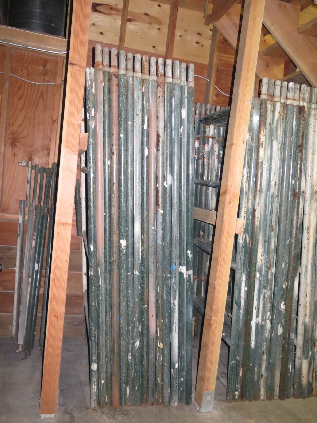 Multiple Large Scaffolding Sections, Misc Pieces & Threaded Rod Bases