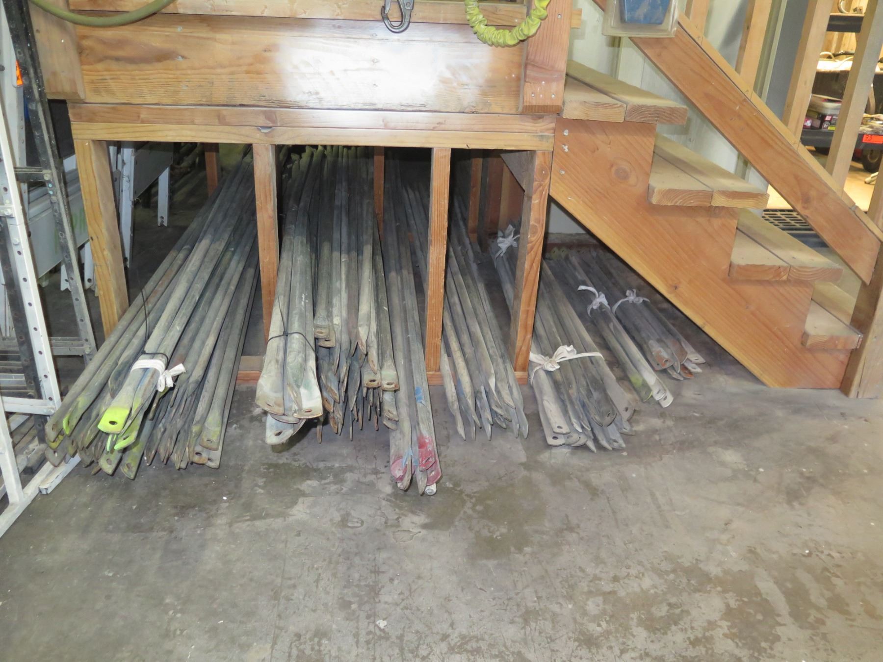 Multiple Large Scaffolding Sections, Misc Pieces & Threaded Rod Bases