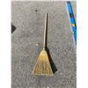 Image 1 : Broom