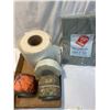 Image 1 : Paper rolls and table cloth