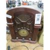 Image 1 : Vintage Norman Rockwell AM/FM Radio
