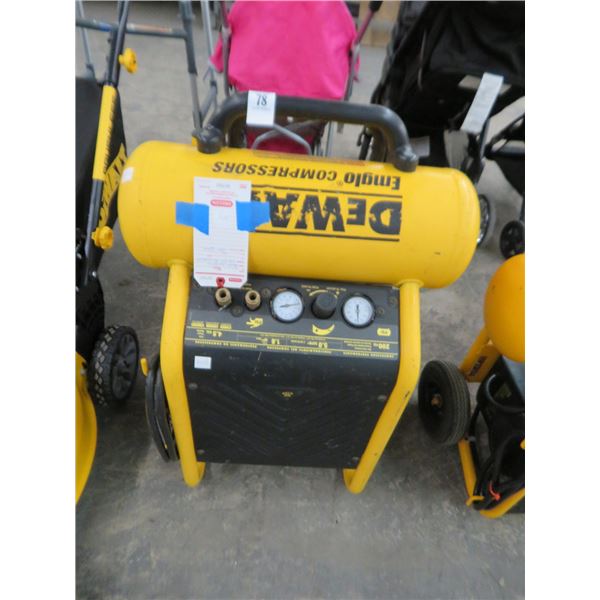 Dewalt 4.5 Gallon 200 PSI Air Compressor