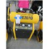 Image 1 : Dewalt 4.5 Gallon 200 PSI Air Compressor