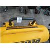 Image 2 : Dewalt 4.5 Gallon 225 PSI Air Compressor