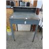 Image 1 : Grey Metal Shop Podium