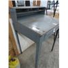 Image 3 : Grey Metal Shop Podium