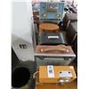 Image 1 : 5-Vintage Radios - 5 X $