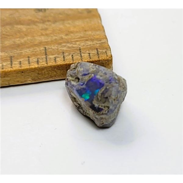 23)  NATURAL ROUGH 5.5 CT BLACK OPAL SPECIMEN.