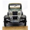 Image 3 : 14)  GREEN DIE CAST 1929 CHEVY LANDAU SEDAN,