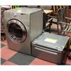 Image 1 : LG TROMM ULTRA CAPACITY DRYER WITH PEDISTAL