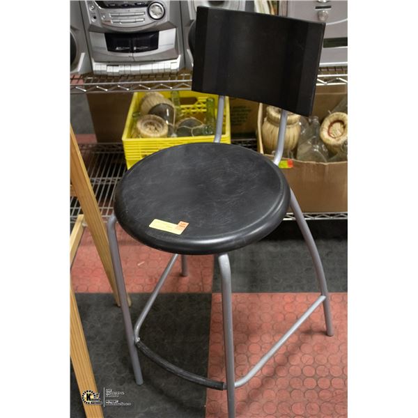 BLACK PLASTIC BAR HEIGHT CHAIR