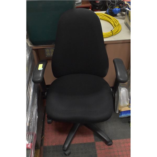 BLACK OFFICE CHAIR