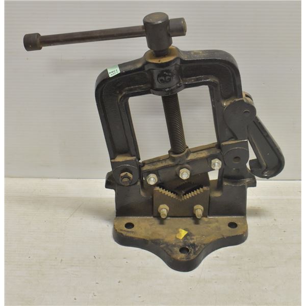 HEAVY DUTY PIPE VISE