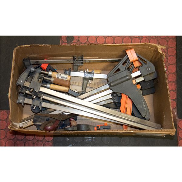 BOX OF VARIOUS WOOD CLAMPS