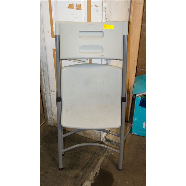 PLASTIC FOLDING CHAIR